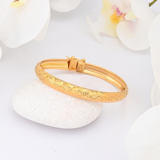 classic gold plated star bangle