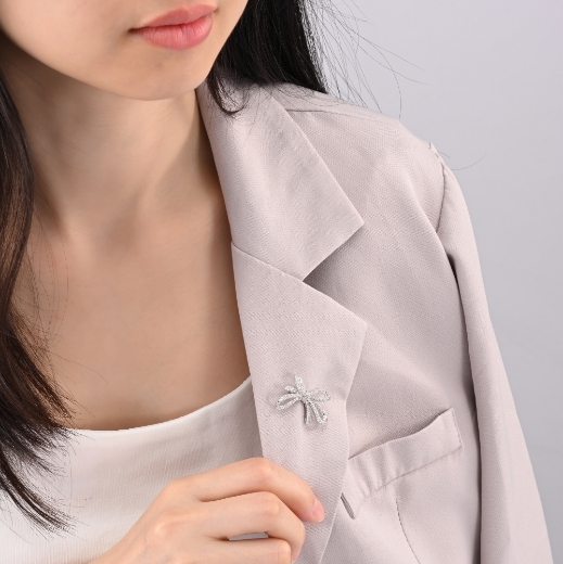 small ribbon brooch for women