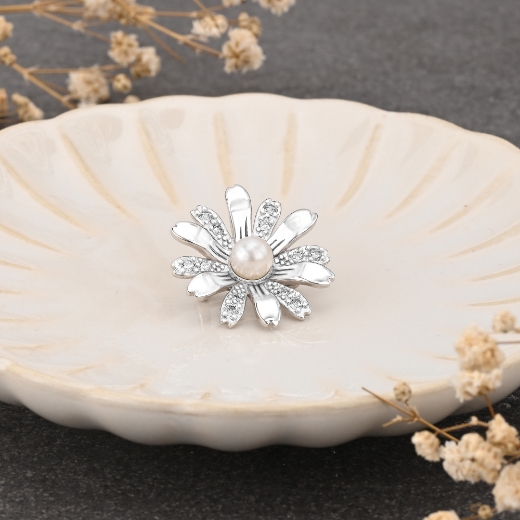 mini cz daisy brooch