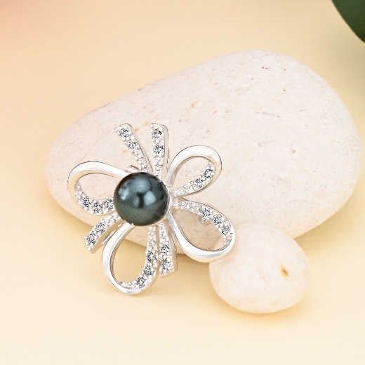 small rhodium plated ribbon brooch