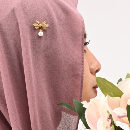 floral brooch with pearl for women