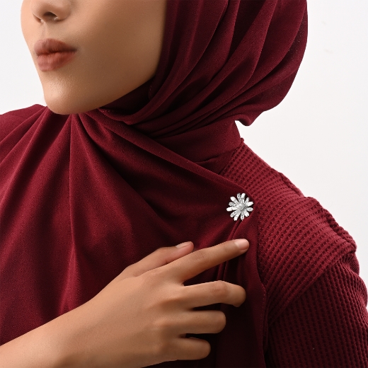 mini daisy brooch for teen