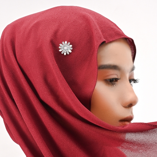 mini daisy brooch for women